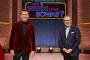 ARD WER WEISS DENN SOWAS? FOLGE 613, "Jens Riewa und Jan Hofer", am Montag (14.12.20) um 18:00 Uhr im ERSTEN. Treten bei "Wer weiß denn sowas?" als Kandidaten gegeneinander an: Die beiden Tagesschau-Sprecher Jens Riewa (l.) und Jan Hofer (r.). © ARD/Morris Mac Matzen, honorarfrei - Verwendung gemäß der AGB im engen inhaltlichen, redaktionellen Zusammenhang mit genannter ARD-Sendung bei Nennung "Bild: ARD/Morris Mac Matzen" (S2). ARD-Programmdirektion/Bildredaktion, Tel: 089/5900-23534, bildredaktion@DasErste.de