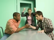 2. Staffel: v.li.: Burton "Gus" Guster (Dule Hill), Juliet O'Hara (Maggie Lawson) und Shawn Spencer (James Roday).