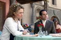 L-R: Sharona Fleming (Bitty Schram), Adrian Monk (Tony Shalhoub) L-R: Sharona Fleming (Bitty Schram), Adrian Monk (Tony Shalhoub)