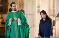 Pfarrer (Loïc Legendre), Marie (Chantal Lauby) Pfarrer (Loïc Legendre), Marie (Chantal Lauby)