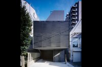 Das Mikrohaus TRANE, entworfen von Apollo Architects, demonstriert, wie aus begrenztem Wohnraum diverse Bau- und Lebensformen entstehen können. Dieser Mut, starre Regeln einfach aufzubrechen, hat Tokio zur Inspirationsquelle der Weltarchitektur gemacht.