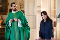 Pfarrer (Loïc Legendre), Marie (Chantal Lauby) Pfarrer (Loïc Legendre), Marie (Chantal Lauby)