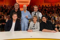 L-R: Mit dieser Truppe ist Spaß garantiert: (hinten) Hugo Egon Balder, Hella von Sinnen, Wigald Boning, (vorne) Chis Tall, Mirja Boes und Torsten Sträter. L-R: Mit dieser Truppe ist Spaß garantiert: (hinten) Hugo Egon Balder, Hella von Sinnen, Wigald Boning, (vorne) Chis Tall, Mirja Boes und Torsten Sträter.