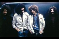 Der Heavy-Metal-Band Black Sabbath gelang mit dem Song „Paranoid“ 1970 der große Durchbruch. Bis 1979 war Ozzy Osbourne Leadsänger der Band. Dann trennte sich Black Sabbath von ihm.