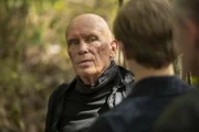 Elliot Mason (Peter Weller)