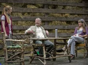 Fritz Höfler (Hermann Beyer, Mitte) und seine Tochter Andrea (Anne Kanis, links) betreiben einen Heimtiergarten am Rande von Leipzig. Bei einem Besuch in Leipzig erzählt Fritz' zweite Tochter, Susanne (Catherine Bode), dass sie überlegt, ihre Tierarztpraxis in Rostock aufzugeben und wieder nach Leipzig zu kommen. Zwischen den beiden Schwestern bricht ein alter Konflikt auf.