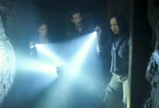 (v.l.n.r.) Riley Davis (Tristin Mays); Russ Taylor (Henry Ian Cusick); Desi Nguyen (Levy Tran)