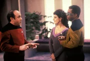 Szenenbild: Cmdr. Deanna Troi (Marina Sirtis) und Lt. Cmdr.Geordi LaForge (LeVar Burton).