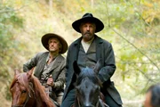 'Devil' Anse Hatfield (Kevin Costner) und Johnse Hatfield (Matt Barr)