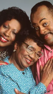 1. Staffel: (v.l.): Harriette (JaMarie Payton), Estelle (Rosetta LeNoire) und Carl (Reginald VelJohnson)