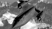 Die Dokumentation zeigt, wie sich die Art des Krieges im Laufe der Zeit verändert hat und welche Rolle neuere und bessere Technologie dabei spielt.