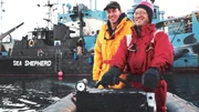 Peter Jay Brown (r.)