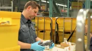 Warenflut aus Asien: Oft tragen die Produkte gefälschte Kennzeichnungen oder haben erst gar keine.
