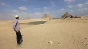 Begleiten Sie den Journalisten Alastair Sooke auf seiner Reise zur großen Pyramide von Gizeh.