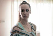 Tatiana (Lizzie Schebesta).