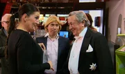 Tauschmutter Katy (li.) mit Mausis Manager Helmut Werner (Mitte) und Mausis Ex-Mann, der Bauunternehmer Richard Lugner