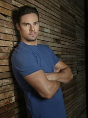 Vincent Keller (Jay Ryan)