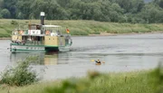 MDR Fernsehen LAND IN SICHT! WAS KAM NACH DER ELBEFLUT?, am Montag (13.08.12) um 19:50 Uhr. Reporterin Susann Blum im Kajak auf dem Wasser. Sendung vom 13. bis 16.08. und am 18.08.2012, 19.50 Uhr im MDR FERNSEHEN