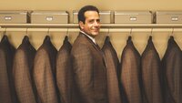Adrian Monk (Tony Shalhoub) - ein Mann, ein Stil. Adrian Monk (Tony Shalhoub) - ein Mann, ein Stil.