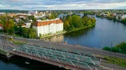 Spannende Stadt- und amüsante Kiezgeschichten. Von der Fischerinsel bis nach Friedrichshagen, vom Gendarmenmarkt ins Märchenviertel. Bunte Kieze und quirliges Leben sowie idyllische Orte am Stadtrand. Teil 3 unserer Serie führt in den Ostteil der Stadt. - Blick auf Köpenick.