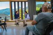 Martin Traxl mit Armin Pedevilla in La Pedevilla (Bozen, Südtirol).