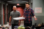 Eddie (Chris Williams, l.); Jack Gordon (Joel McHale, r.)