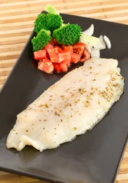 Stockfotografie Fischfilet mit Avocado-Tatar