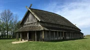 Die Langhäuser oder Königshallen waren Regierungssitz und Versammlungsort zugleich.