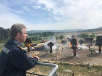 Christoph Lamers vom Institut der Feuerwehr in NRW beobachtet die Kollegen in Südfrankreich bei einer Ernstfall-Übung auf deren weltweit einzigartigem Testgelände in der Nähe von Marseille. Christoph Lamers vom Institut der Feuerwehr in NRW beobachtet die Kollegen in Südfrankreich bei einer Ernstfall-Übung auf deren weltweit einzigartigem Testgelände in der Nähe von Marseille.
