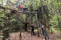 Im Kletterwald im Aktivpark Hohenfelden zu drehen, ist eine Herausforderung fürs Team.