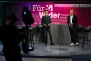Dunja Hayali und Andreas Wunn moderieren "Für & Wider - Die ZDF-Wahlduelle".