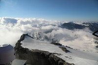 Die Alpen sind besonders vom Klimawandel betroffen. Die Temperaturen stiegen in den letzten hundert Jahren um knapp zwei Prozent allein in den Ostalpen. Klimasimulationen gehen davon aus, dass bis Ende des Jahrhunderts bis zu 3,5 Grad sein können. (Quelle. ZAMG Wien). Die Alpen sind besonders vom Klimawandel betroffen. Die Temperaturen stiegen in den letzten hundert Jahren um knapp zwei Prozent allein in den Ostalpen. Klimasimulationen gehen davon aus, dass bis Ende des Jahrhunderts bis zu 3,5 Grad sein können. (Quelle. ZAMG Wien).