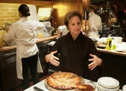 Das Glück liegt auf dem Teller
Alice Waters
Staffel 1, Episode 23
In den USA mit Alice Waters