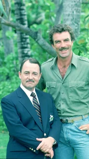 Higgins (John Hillerman, l.), Magnum (Tom Selleck)