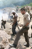 Chancengleichheit? Schon bald müssen die beiden Knastfighter Uri Boyka (Scott Adkins, r.) und Turbo (Mykel Shannon Jenkins, l.) feststellen, dass alle Konkurrenten des Favoriten und Publikumslieblings Quinones tagsüber zur Arbeit im Steinbruch verdonnert werden ... Chancengleichheit? Schon bald müssen die beiden Knastfighter Uri Boyka (Scott Adkins, r.) und Turbo (Mykel Shannon Jenkins, l.) feststellen, dass alle Konkurrenten des Favoriten und Publikumslieblings Quinones tagsüber zur Arbeit im Steinbruch verdonnert werden ...