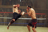 Es entbrennt ein Kampf auf Leben und Tod zwischen Boyka (Scott Adkins, l.) und Dolor (Marko Zaror, r.) ... Es entbrennt ein Kampf auf Leben und Tod zwischen Boyka (Scott Adkins, l.) und Dolor (Marko Zaror, r.) ...