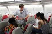 L-R: Sean (Ade Oyefeso), Dylan (Anders Hayward), und May(Alice Lee)