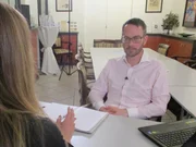 Er deckt heimliche Affären auf und bringt Lügen und Intrigen ans Tageslicht: Privatdetektiv Bernhard Maier ...