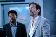 Wilt Bozer (Justin Hires, l.); Russ Taylor (Henry Ian Cusick, r.)