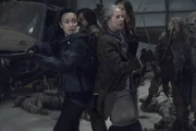 Rosita Espinosa (Christian Serratos, l.); Carol Peletier (Melissa McBride, r.)