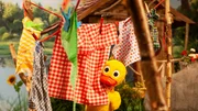 Der rbb zeigt dreizehn neue "Pittiplatsch"-Folgen. Anlass ist der 60. Geburtstag von "Unser Sandmännchen" am 22. November 2019. - Schnatterinchen will Pitti erschrecken.