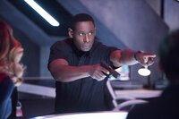 Henshaw (David Harewood) versucht, M'gann vor Armek zu beschützen, der sie zurück auf den Mars bringen will, um sie zu bestrafen. Im DEO sollte ihr Schutz geboten werden, doch plötzlich gerät alles außer Kontrolle und Henshaw kann niemandem mehr trauen - nicht mal M'gann selbst ... Henshaw (David Harewood) versucht, M'gann vor Armek zu beschützen, der sie zurück auf den Mars bringen will, um sie zu bestrafen. Im DEO sollte ihr Schutz geboten werden, doch plötzlich gerät alles außer Kontrolle und Henshaw kann niemandem mehr trauen - nicht mal M'gann selbst ...