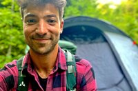 SWR Fernsehen EXPEDITION IN DIE HEIMAT, "Wandern rund um Baden-Baden", am Freitag (10.09.21) um 20:15 Uhr. Moderator Ramon Babazadeh. © SWR/Jo Müller, honorarfrei - Verwendung gemäß der AGB im engen inhaltlichen, redaktionellen Zusammenhang mit genannter SWR-Sendung bei Nennung "Bild: SWR/Jo Müller" (S2+). SWR Presse/Bildkommunikation, Baden-Baden, Tel: 07221/929-23876, foto@swr.de SWR Fernsehen EXPEDITION IN DIE HEIMAT, "Wandern rund um Baden-Baden", am Freitag (10.09.21) um 20:15 Uhr. Moderator Ramon Babazadeh. © SWR/Jo Müller, honorarfrei - Verwendung gemäß der AGB im engen inhaltlichen, redaktionellen Zusammenhang mit genannter SWR-Sendung bei Nennung "Bild: SWR/Jo Müller" (S2+). SWR Presse/Bildkommunikation, Baden-Baden, Tel: 07221/929-23876, foto@swr.de