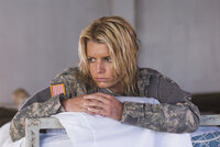 Völlig erschöpft und überfordert muss Hollywoodstar Megan Valentine (Jessica Simpson) feststellen, dass alle unter ihren mangelnden militärischen Eigenschaften leiden müssen ... Völlig erschöpft und überfordert muss Hollywoodstar Megan Valentine (Jessica Simpson) feststellen, dass alle unter ihren mangelnden militärischen Eigenschaften leiden müssen ...