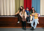 In der horizontal erzählten Drama-Serie "ECHT" erleben Kinder der 6a Höhen und Tiefen einer Freundschaft. (Es dreht sich ums Ausgrenzen, Streiten, Lügen genauso wie ums Vertragen, Lachen und Vertrauen).
