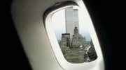 Vier Flugzeuge veränderten Amerika und die ganze Welt schlagartig. Neunzehn Männer griffen am 11. September 2001 die Supermacht an und erschütterten sie in ihren Grundfesten. Noch heute sind Ermittler damit beschäftigt herauszufinden, wie Al Qaida so einfach durch das Sicherheitsnetz durchschlüpfen konnte. Dabei stoßen sie auf gravierende Mängel im Verteidigungssystem des Landes.