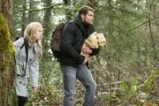 Meisner (Damien Puckler) bringt Adalind (Claire Coffee) und ihr Baby in Sicherheit, denn einige Agenten sind bereits auf der Suche nach den Dreien.
