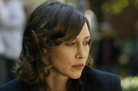 Gerät ins Fadenkreuz der Ermittler und wird unter Druck gesetzt: Agentin Erica Van Doren (Vera Farmiga) ... Gerät ins Fadenkreuz der Ermittler und wird unter Druck gesetzt: Agentin Erica Van Doren (Vera Farmiga) ...