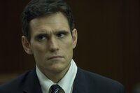 Versucht alles, um die Identität der Quelle von Rachel Armstrong zu erhalten: Spezialankläger Patton Dubois (Matt Dillon) ... Versucht alles, um die Identität der Quelle von Rachel Armstrong zu erhalten: Spezialankläger Patton Dubois (Matt Dillon) ...
