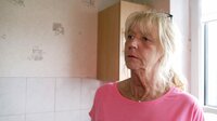 Die Altenpflegerin Claudia Meier lebt seit Monaten mit Schimmel an ihren Wänden. Sie möchte gerne in eine andere Wohnung ziehen, aber alle Appelle an die Hausverwaltung waren bisher vergeblich.